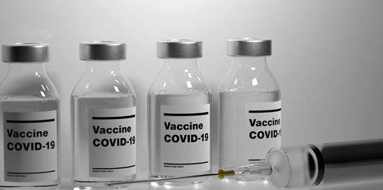 Το εμβόλιο των AstraZeneca/Οξφόρδης μπαίνει στη μάχη του εμβολιασμού