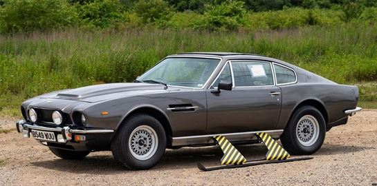 Πωλείται η Aston Martin με παγοπέδιλα της ταινίας James Bond
