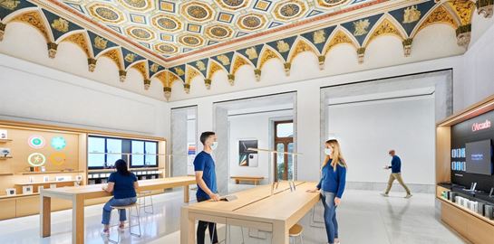 Η Apple ανοίγει το μεγαλύτερο κατάστημά της στην Ευρώπη