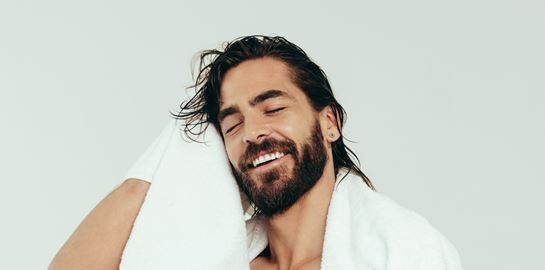 Το πανέξυπνο σεσουάρ που θα αλλάξει τον τρόπο που στεγνώνεις και χτενίζεις τα μαλλιά σου