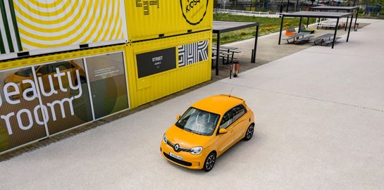 Το νέο Renault TWINGO κλείνει το μάτι στις αστικές μετακινήσεις