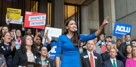 Alexandria Ocasio-Cortez: Η Λατίνα από το Μπρονξ μόλις έγραψε πολιτική ιστορία
