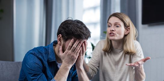 10 σημάδια ότι η σύντροφός σου δεν σε σέβεται πια