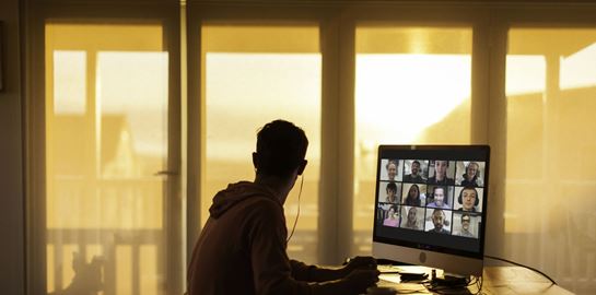 Πώς θα εφαρμοστεί η τηλεργασία στον δημόσιο και ιδιωτικό τομέα στην Αττική