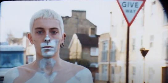 Μια ταινία μικρού μήκους για την αντρική συλλογή του Alexander McQueen