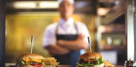 Ξέρουμε τι θα ήθελες να ρωτήσεις έναν υπάλληλο fast food