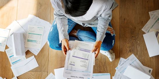 Αδήλωτα εισοδήματα Ελλήνων στο εξωτερικό αναζητεί η εφορία