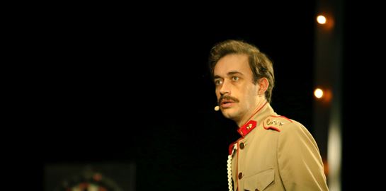 Ο Άρης Μπαλής βαλτώνει συχνά αλλά τουλάχιστον ζει στο εδώ και τώρα