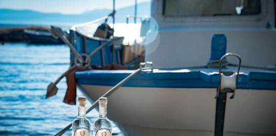 Πώς είναι να πίνεις το εθνικό μας ποτό στο μέρος που γεννήθηκε