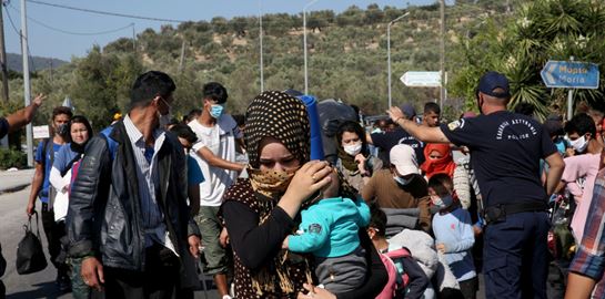 Καταφύγιο στα κοιμητήρια για τους χιλιάδες πρόσφυγες της Μόριας