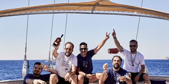 Εξερευνώντας την Κρήτη με ένα METAXA στο χέρι