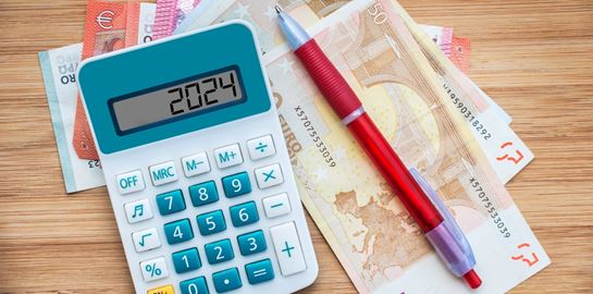 Τα 63 δισ. ευρώ φόρων και οι ελαφρύνσεις της νέας χρονιάς