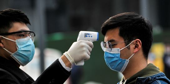 Νέα έρευνα ανατρέπει τα δεδομένα για τη μετάδοση του κορονοϊού