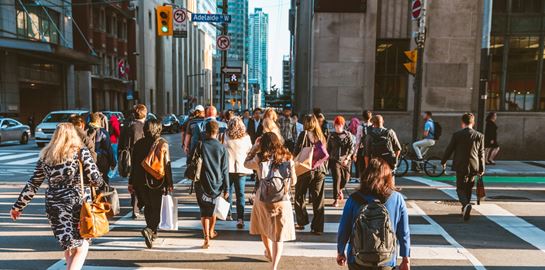 Σε ποια χώρα πέφτει πρόστιμο αν περπατάς πολύ γρήγορα