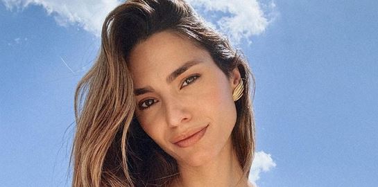 Το καλοκαίρι ταιριάζει τέλεια στην Ηλιάνα Παπαγεωργίου