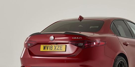 Η Alfa Romeo Giulia Quadrifoglio είναι το &quot;Sportscar of the Year&quot;