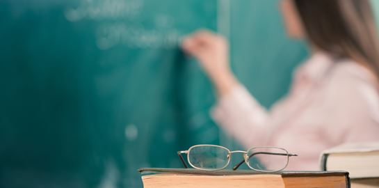 Δασκάλα απολύθηκε επειδή έδινε συμβουλές ως &#39;πάπισσα του οργασμού&#39;