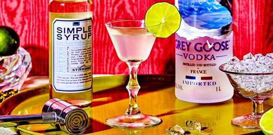 Η ιστορία και η συνταγή του Vodka Gimlet