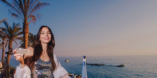 Ένα βράδυ με την Ηλιάνα Παπαγεωργίου και την ultra premium βότκα Grey Goose Altius στα πιο διάσημα club της Μυκόνου!