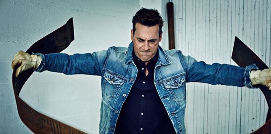 Ο Jon Hamm έτοιμος να σπάσει τα δεσμά του Don Draper