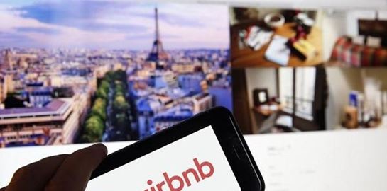 To Airbnb καταρρέει λόγω του κορονοϊού