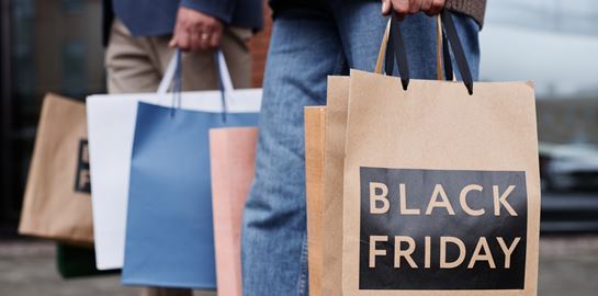 Ξέρουμε πόσα χρήματα ξοδεύουν οι Έλληνες στην Black Friday