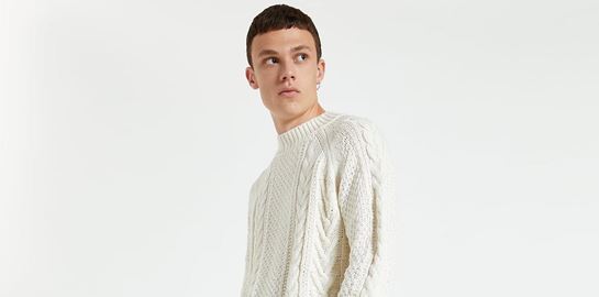 Τα πουλόβερ, τα φούτερ και τα t-shirts που θα φορέσεις εντός και εκτός σπιτιού