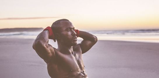 2 κινήσεις για σκληρότερους κοιλιακούς σε 15 λεπτά