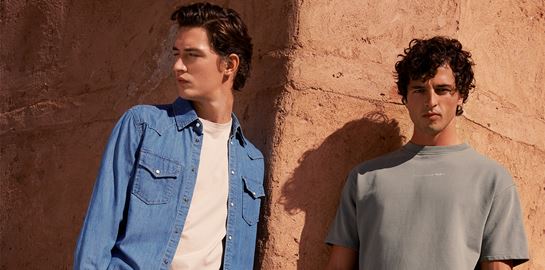 Βρήκαμε τα καλύτερα denim κομμάτια του καλοκαιριού