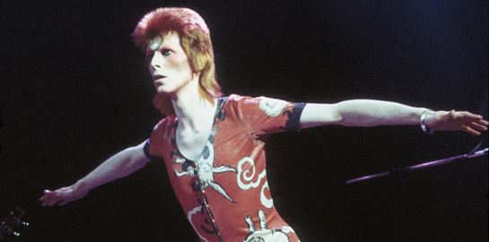 Όταν ο Kansai Yamamoto έντυνε τον David Bowie