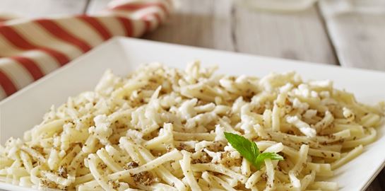 Η συνταγή για την πιο ελληνική, καλοκαιρινή μακαρονάδα