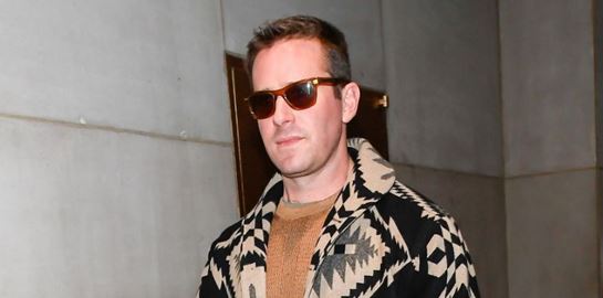 Ο Armie Hammer μόλις επέστρεψε τα ethnic prints στην αντρική μόδα