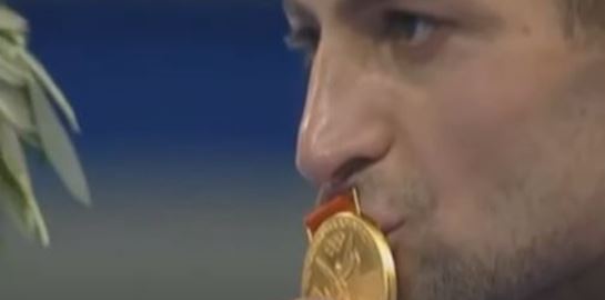 Χρυσός Ολυμπιονίκης της Αθήνας κατηγορείται για 3 δολοφονίες