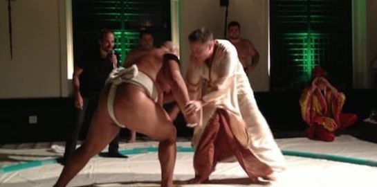 Κάποτε ο Elon Musk τα έβαλε με παλαιστή του σούμο και δεν πήγε καλά αυτό