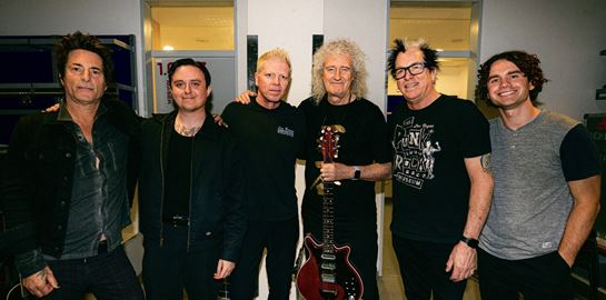 The Offspring και Brian May μαζί στη σκηνή