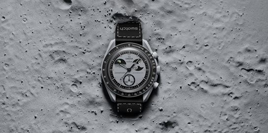 Το Bioceramic MoonSwatch Mission to Earthphase γιορτάζει το μεγαλείο της γης όπως φαίνεται από τη σελήνη