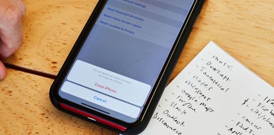 Τι κερδίζεις όταν σβήνεις τα πάντα από το smartphone