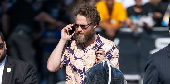 Τα δύο διαφορετικά summer looks του Seth Rogen