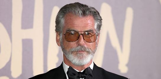 Στα 66 του, ο Pierce Brosnan είναι πιο cool από τον James Bond