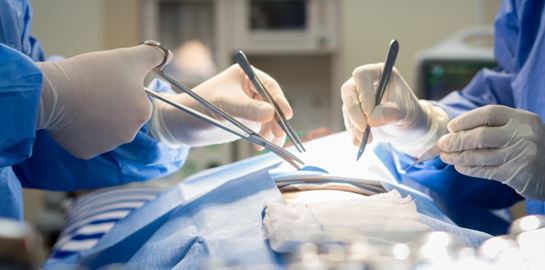 Το Ιατρικό Κέντρο Αθηνών πρωτοπορεί: Επιτυχής αντιμετώπιση υποτροπιάζοντος καρκίνου του ορθού με τη μέθοδο της κοίλιο-ιερεκτομής