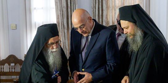 Περιπέτεια για τον Νίκο Δένδια στο Άγιο Όρος