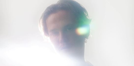 Ο David August έρχεται τον Μάιο στην Αθήνα