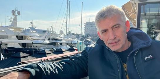 Μία σπάνια φωτογραφία του Παναγιώτη Φασούλα με την οικογένειά του