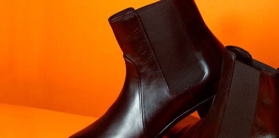 Η ροκ κομψότητα των Chelsea boots φοριέται καθημερινά