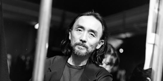 Ο Yohji Yamamoto σχεδίασε τις στολές της εθνικής ομάδας ποδοσφαίρου της Ιαπωνίας