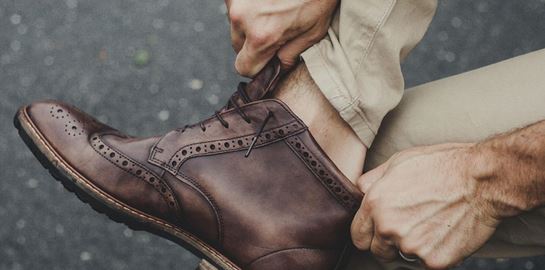 Τα Brogue Boots φοριούνται με κάθε smart casual σύνολο