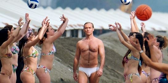 Το λευκό speedo του Jude Law