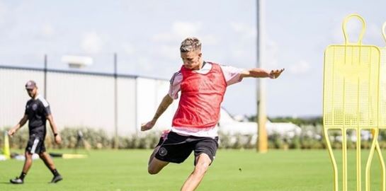 Romeo Beckham, εις το όνομα του πατρός