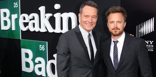 Οι πρωταγωνιστές του Breaking Bad έγιναν μπάρμεν για μία νύχτα