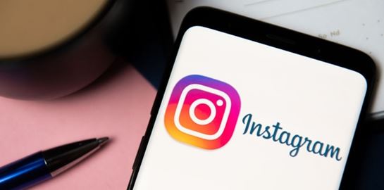 Αλλάζοντας το φόντο των stories στο Instagram βήμα βήμα